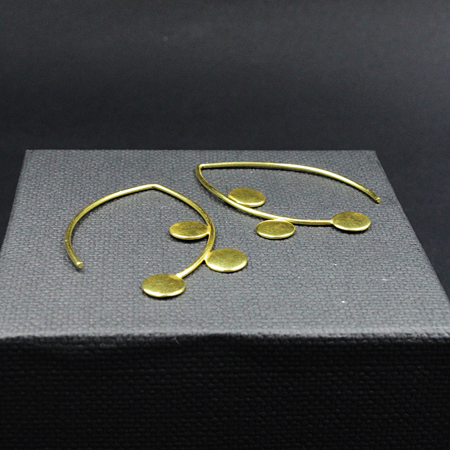 SAKURA gold-plated earrings - Design with character