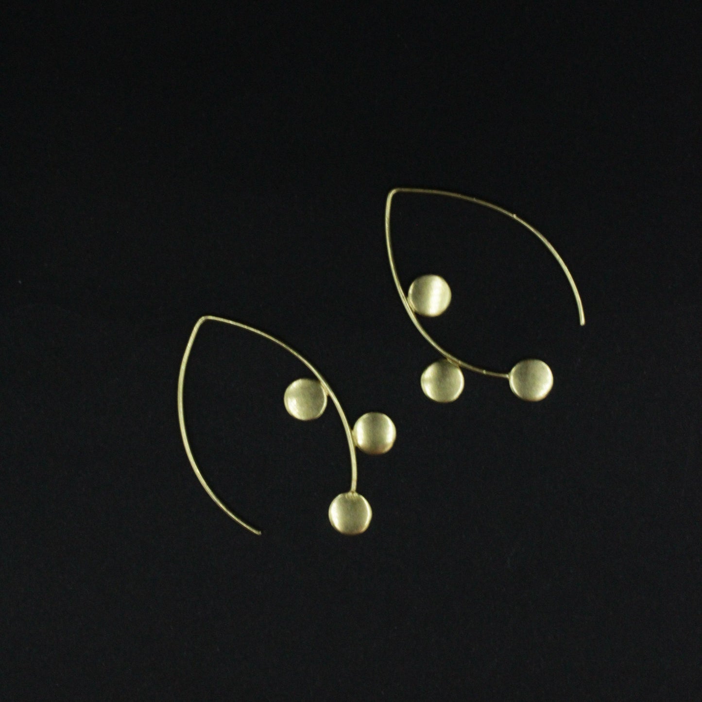 SAKURA gold-plated earrings - Design with character