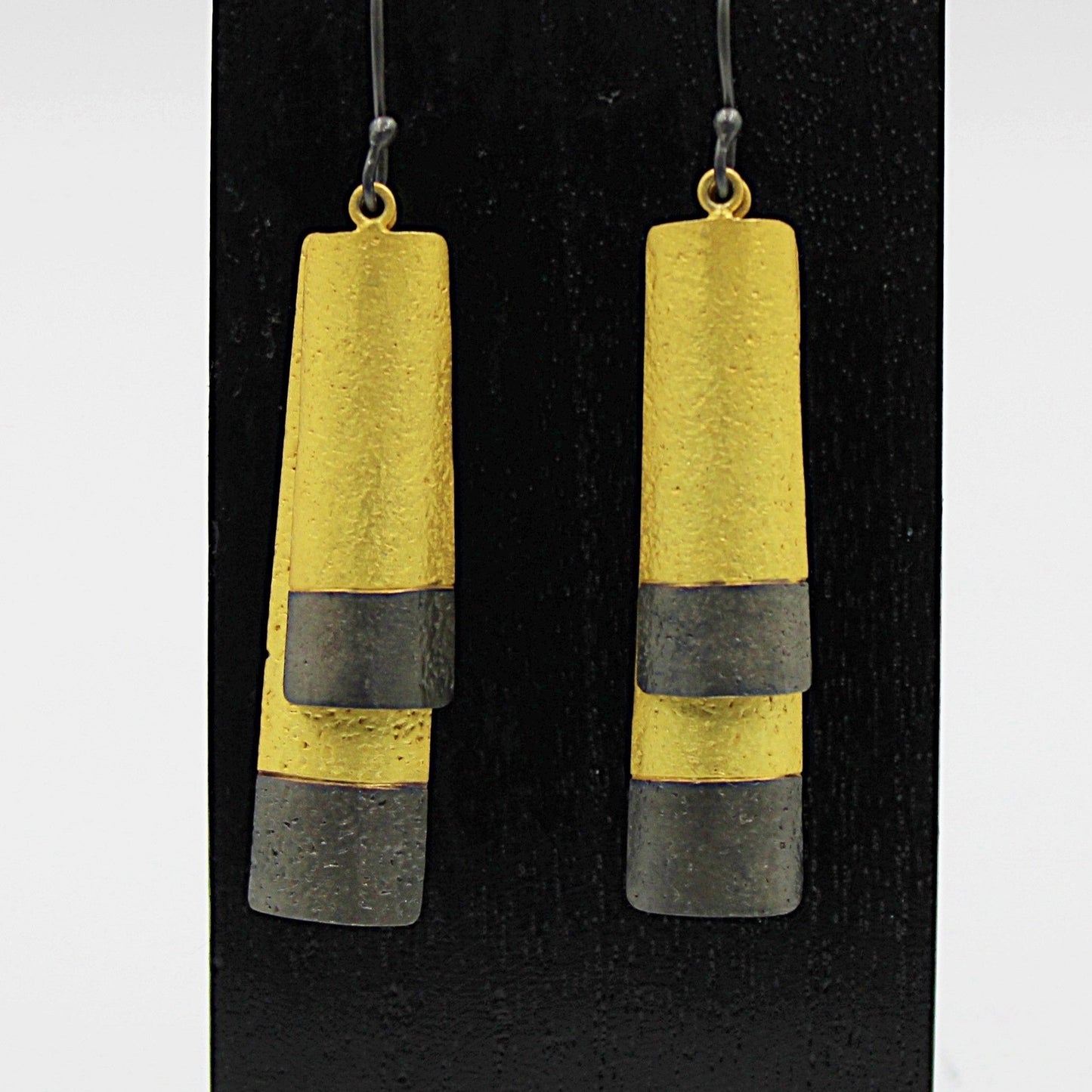 SAQQARA gold plated earrings - Design with character