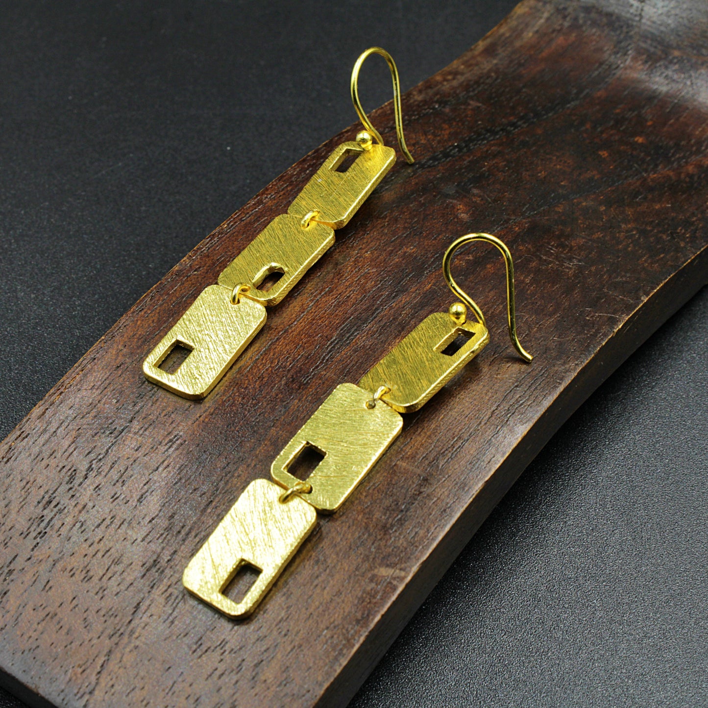 EL BESO gold plated earrings - Design with character