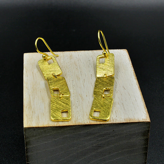 EL BESO gold plated earrings - Design with character