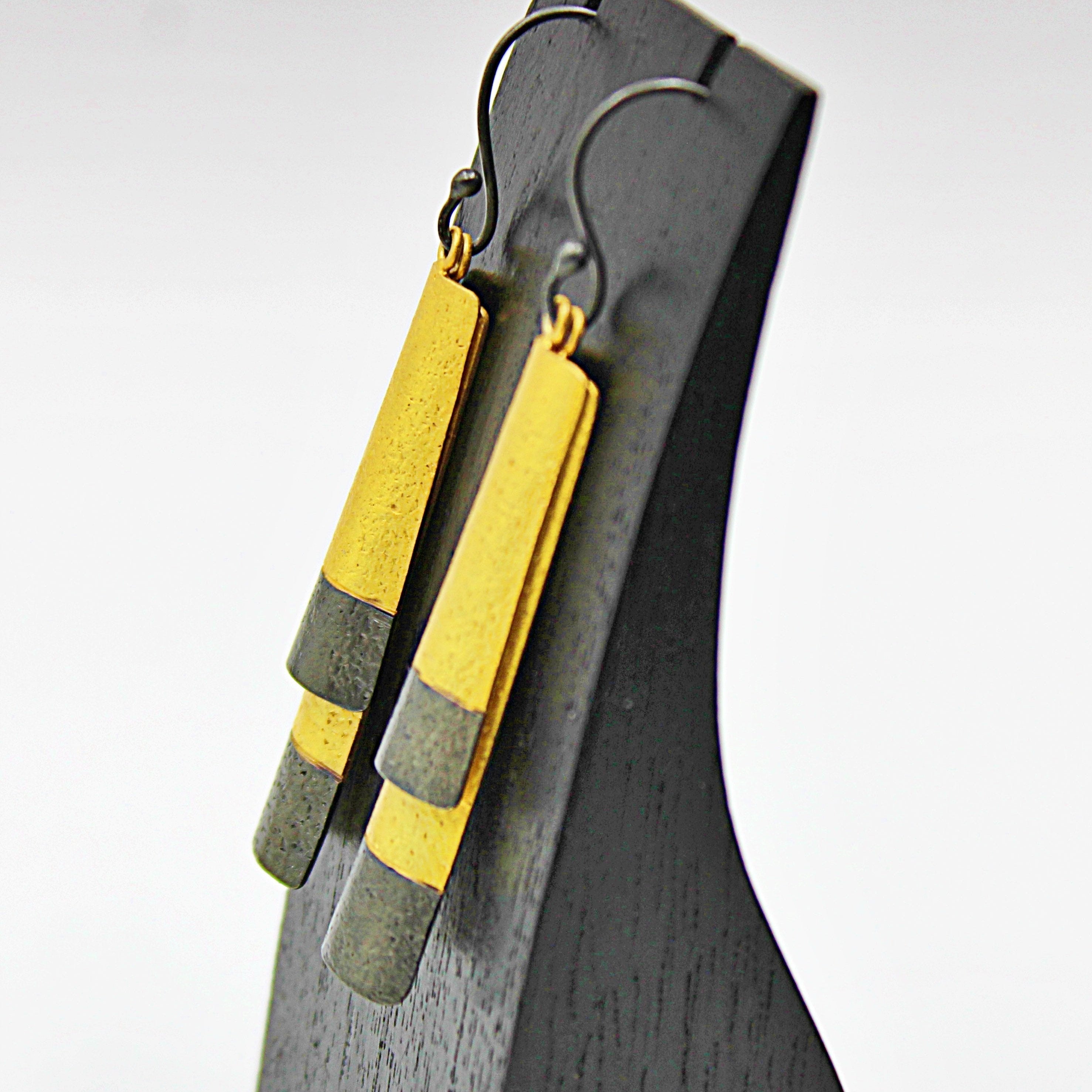 SAQQARA gold plated earrings - Design with character