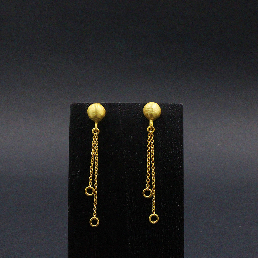 Gold plated BUTTON WITH CHAIN earring