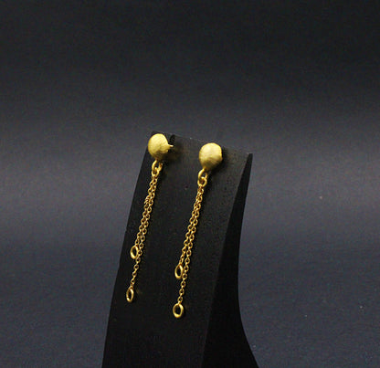 Gold plated BUTTON WITH CHAIN earring