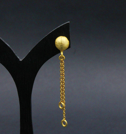 Gold plated BUTTON WITH CHAIN earring