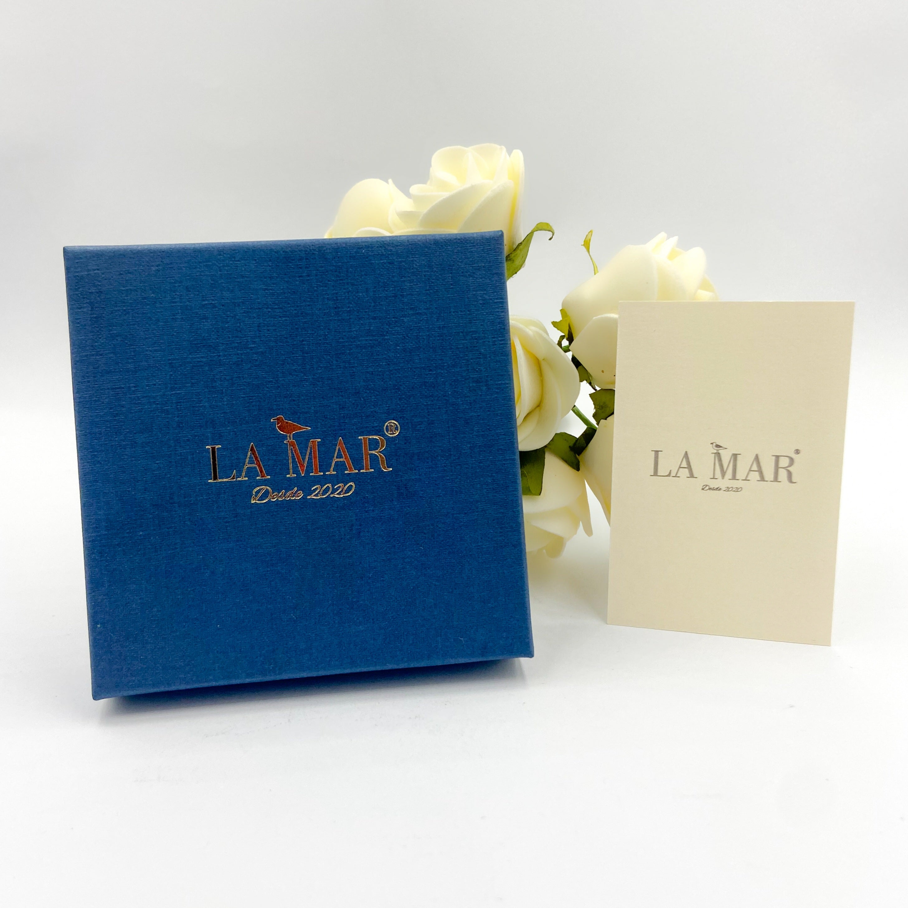 SAKURA gold-plated earrings - Design with character